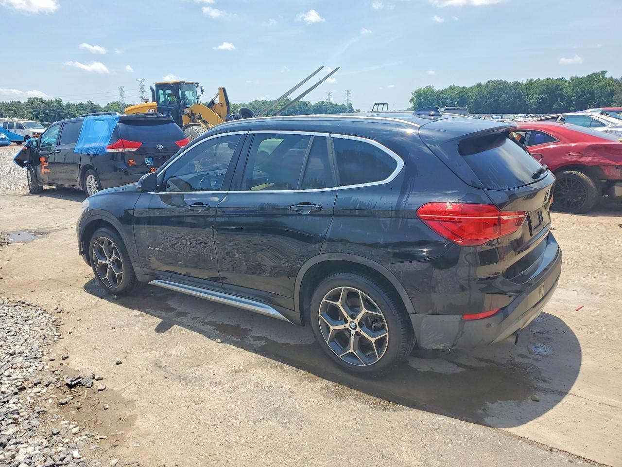 2017 BMW X1 xDrive28I - zdjęcie 2