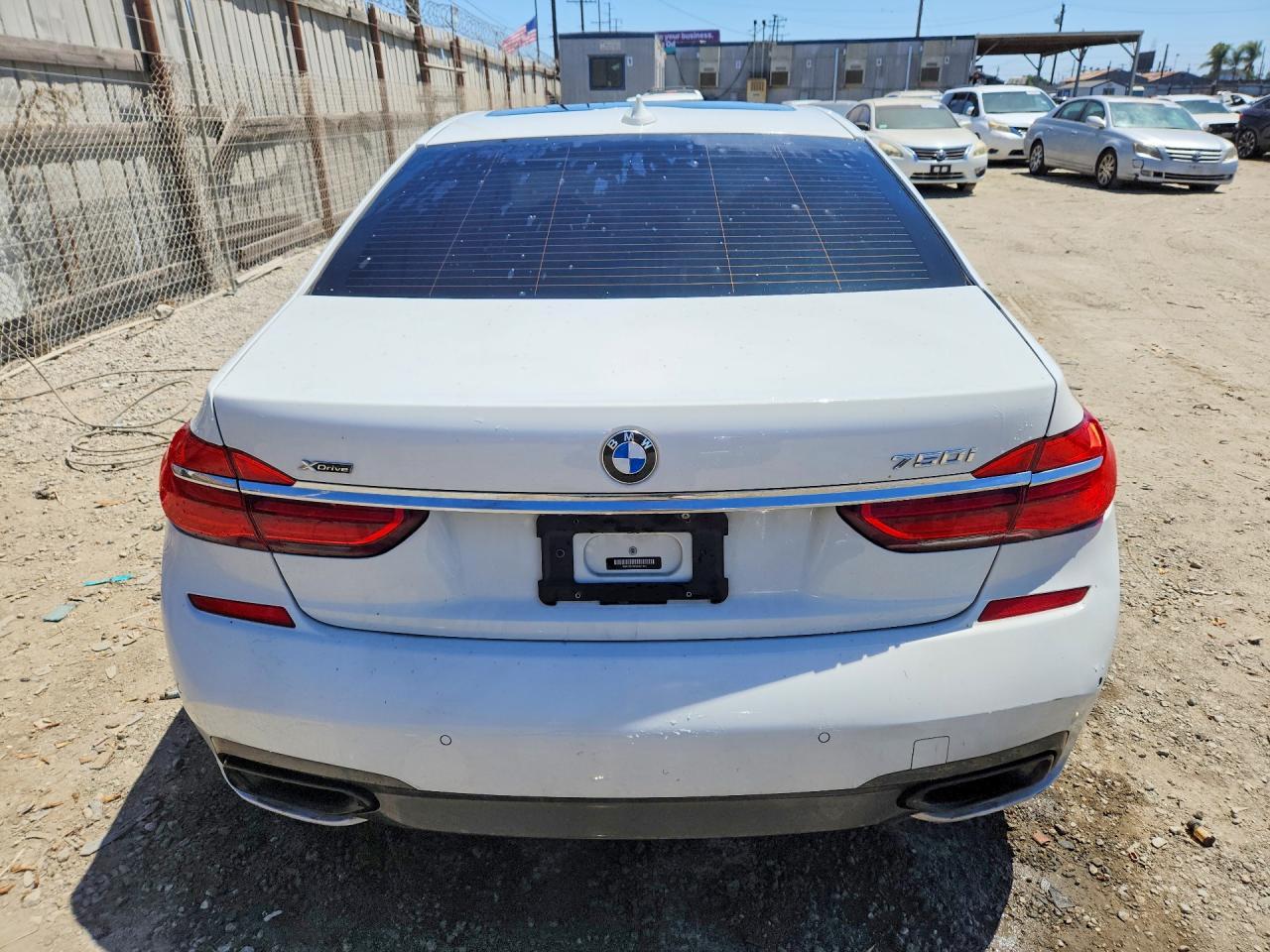 2016 BMW 750 Xi - zdjęcie 6