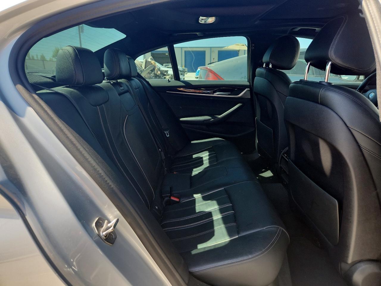 2018 BMW 530 I - zdjęcie 10