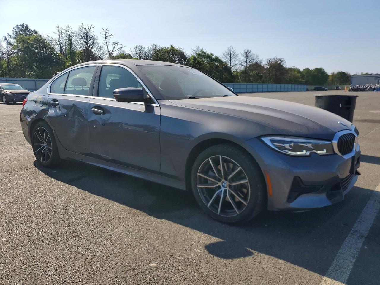 2021 BMW 330Xi - zdjęcie 4