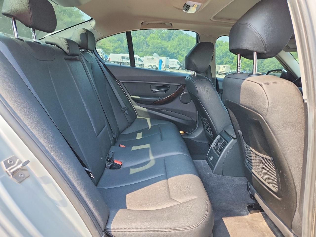 2016 BMW Seria 3 320i - zdjęcie 10
