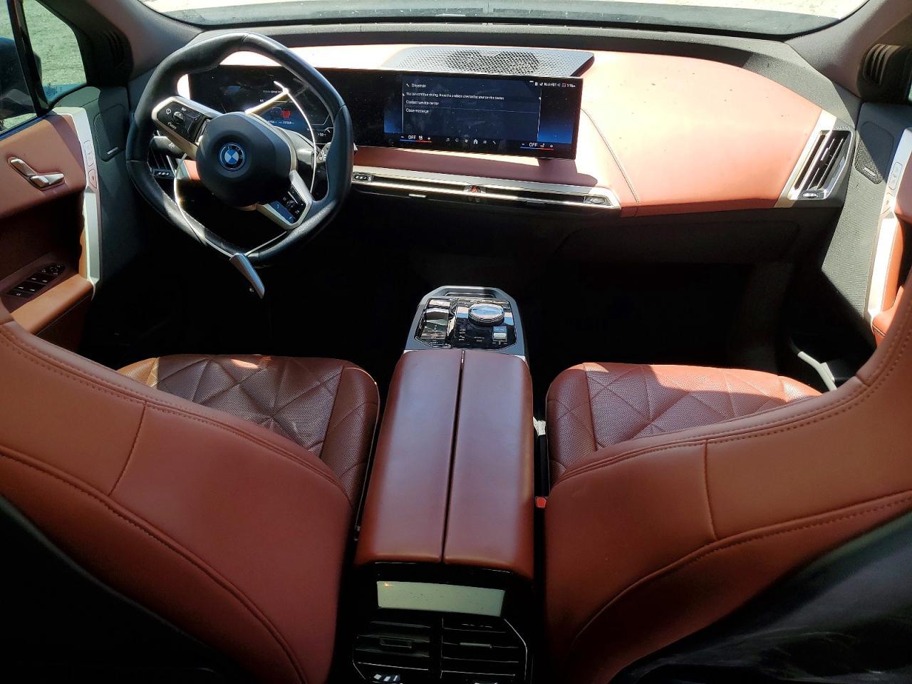 2025 BMW Ix xDrive50 - zdjęcie 8
