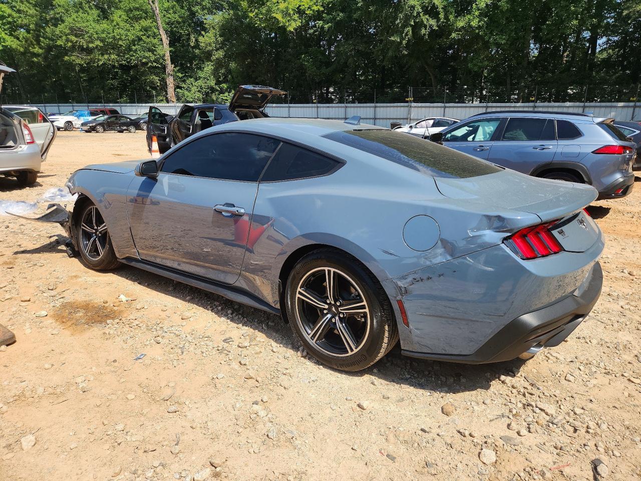 2024 Ford Mustang - zdjęcie 2