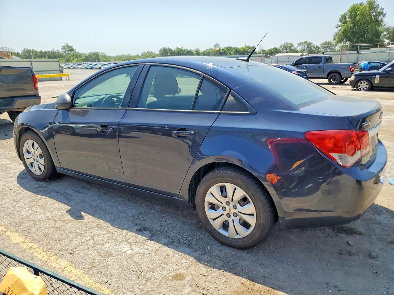 2014 Chevrolet Cruze Ls - zdjęcie 2