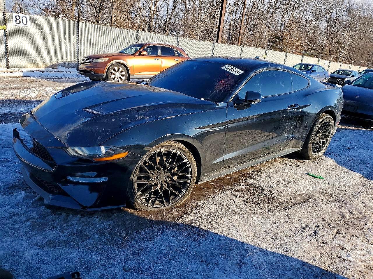 2021 Ford Mustang - zdjęcie główne