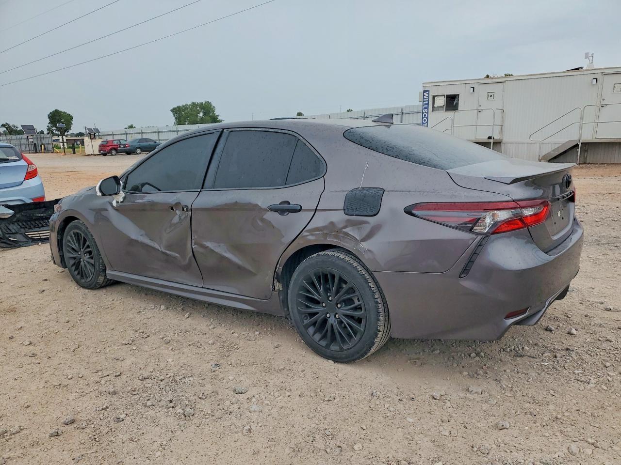 2021 Toyota Camry Se - zdjęcie 2