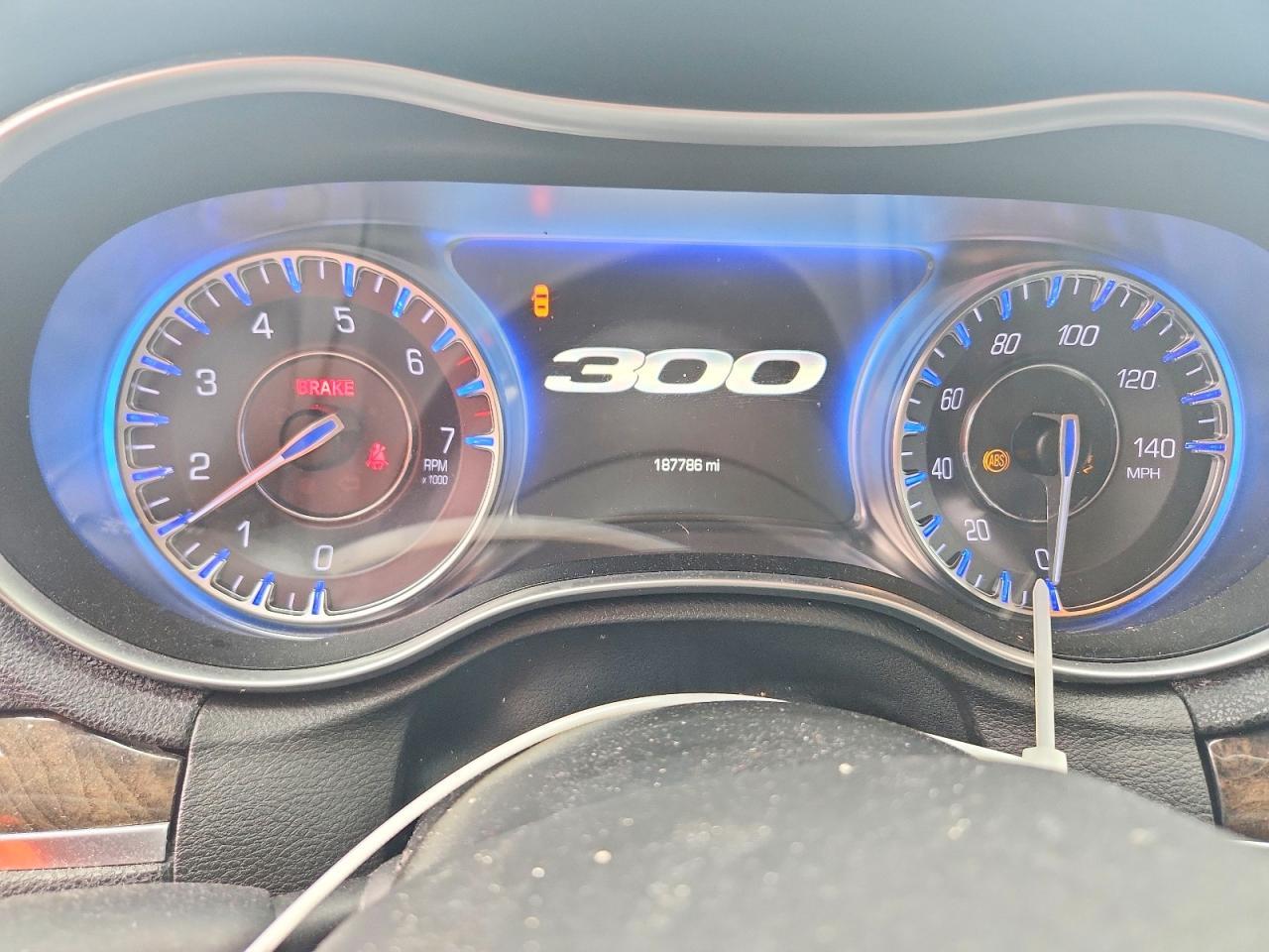 2016 Chrysler 300C - zdjęcie 9