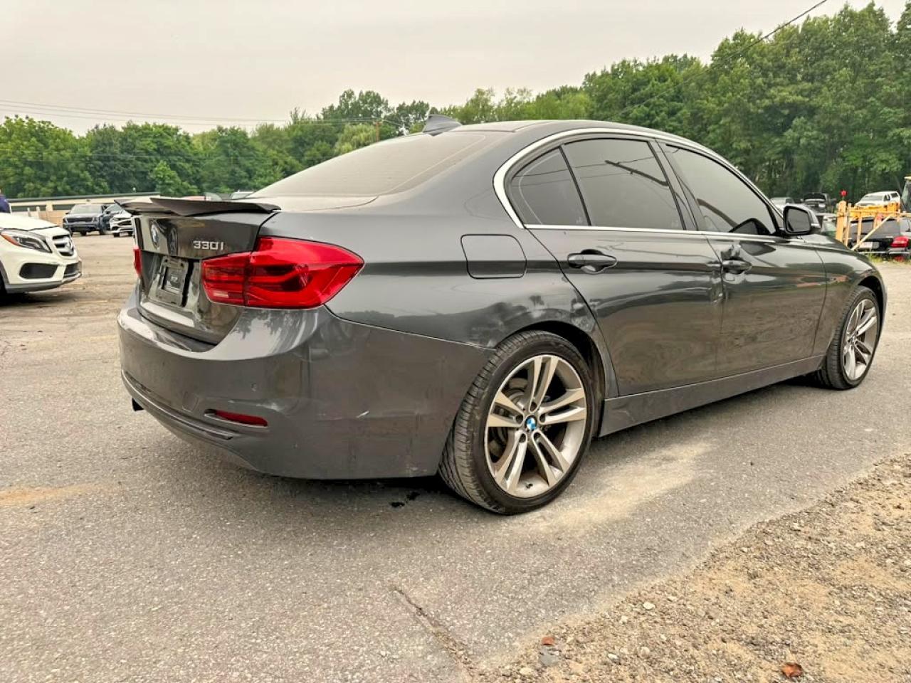 2017 BMW 330 Xi - zdjęcie 3