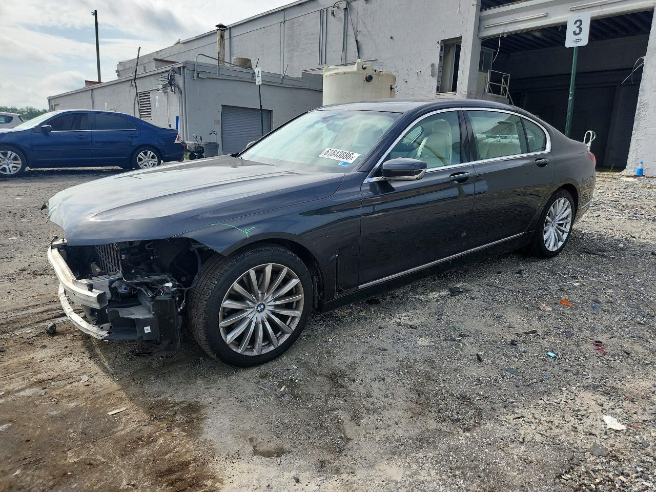 2021 BMW Seria 7 740i - zdjęcie główne