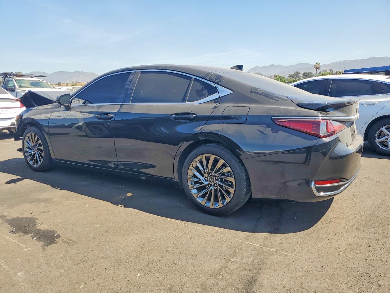 2025 Lexus Es 300H Luxury - zdjęcie 2