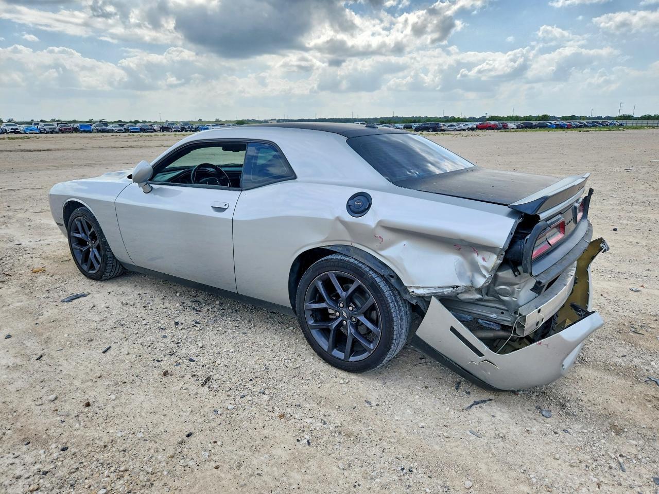 2021 Dodge Challenger Sxt - zdjęcie 2