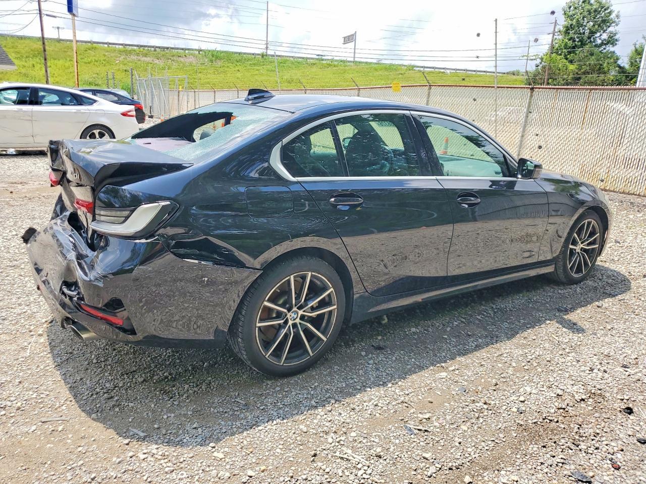 2020 BMW 330I - zdjęcie 3