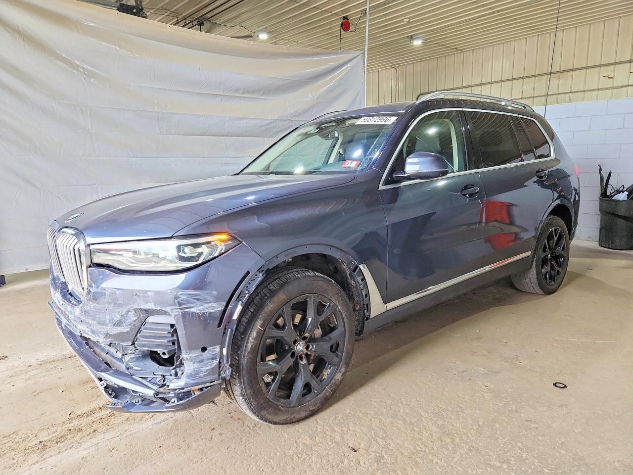 2022 BMW X7 xDrive40I - zdjęcie główne