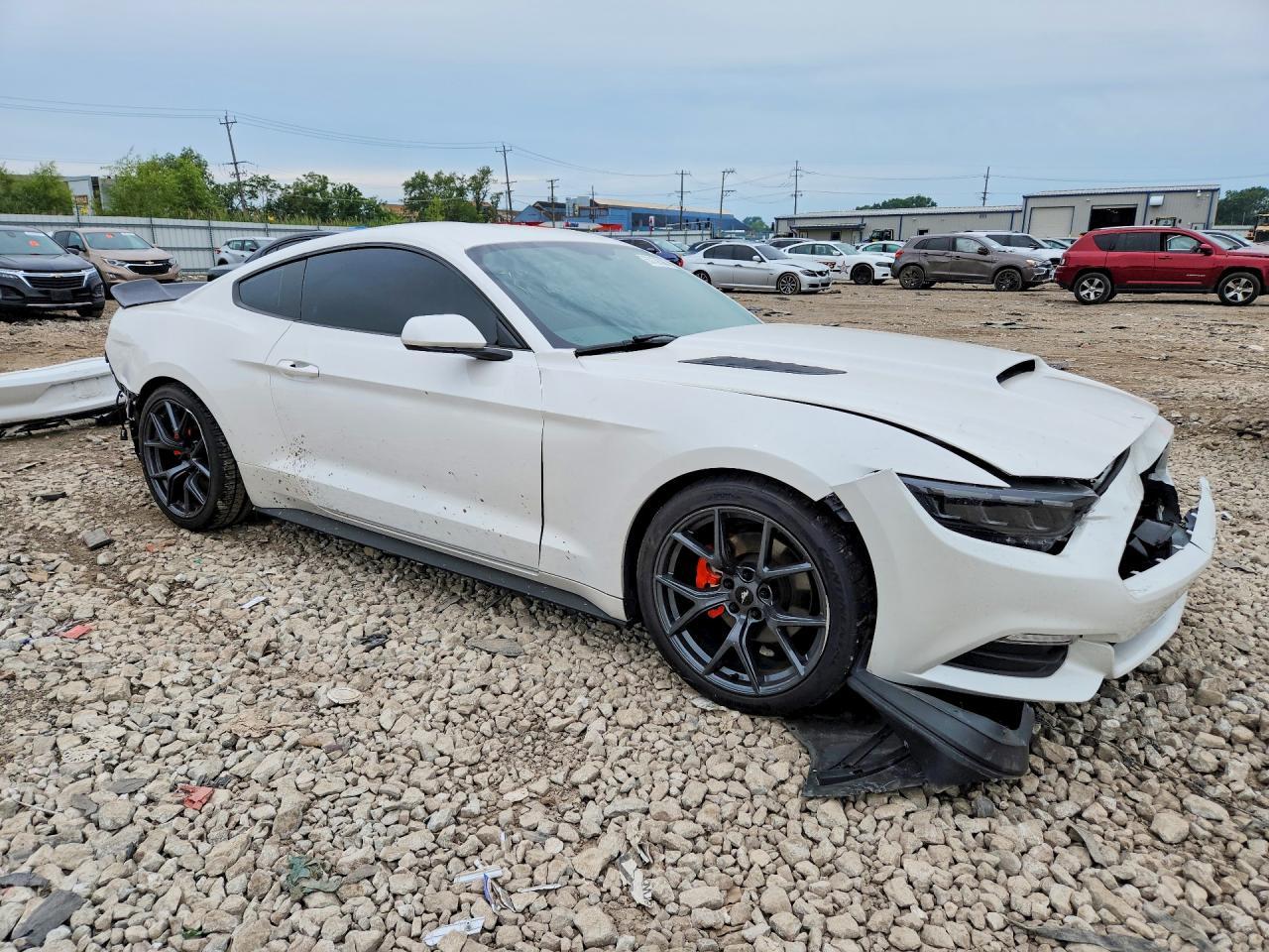2017 Ford Mustang - zdjęcie 4