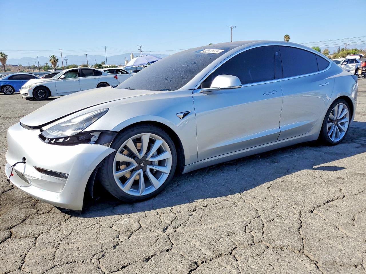 2017 Tesla Model 3 - zdjęcie główne
