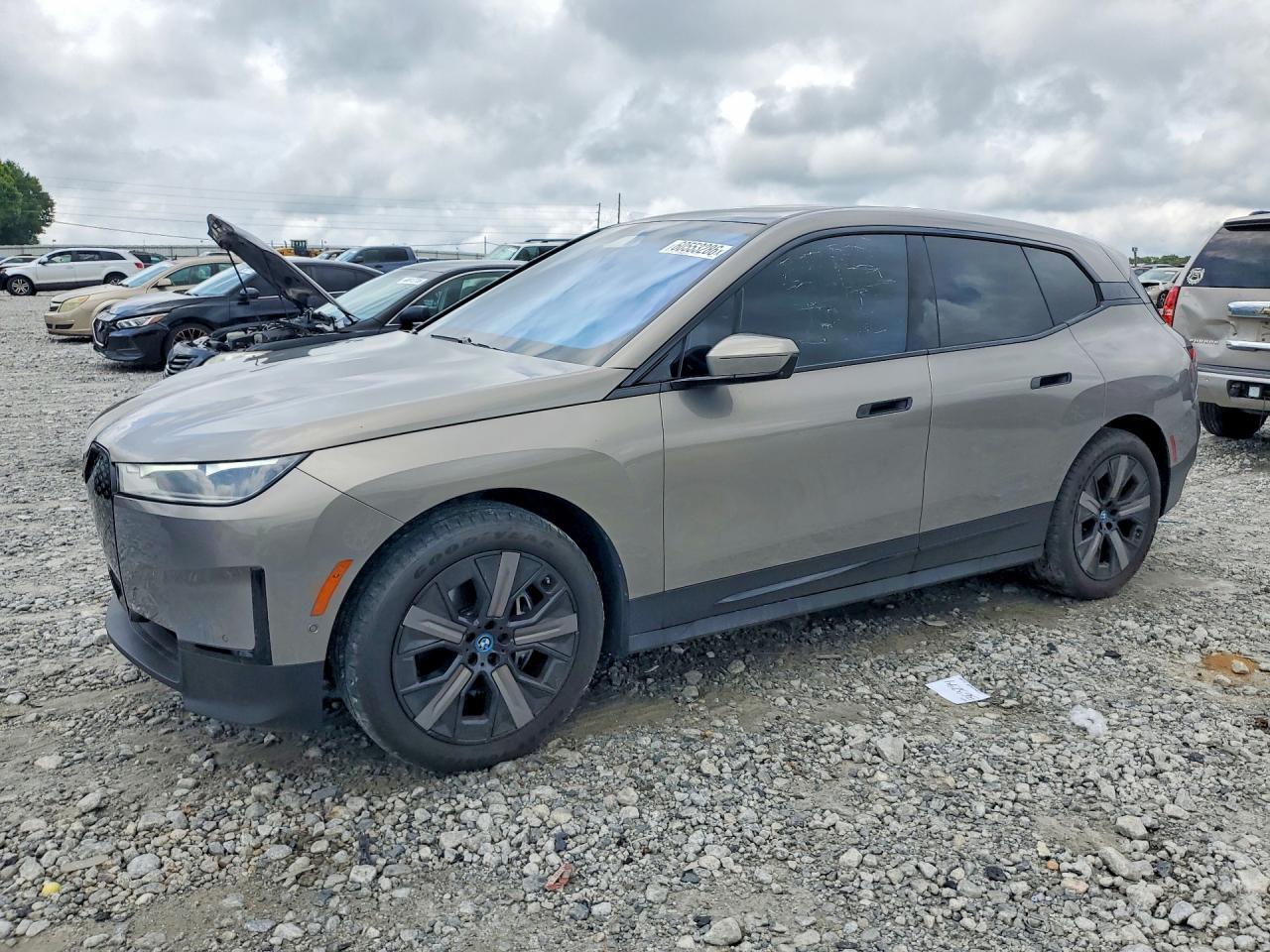 2024 BMW Ix xDrive50 - zdjęcie główne