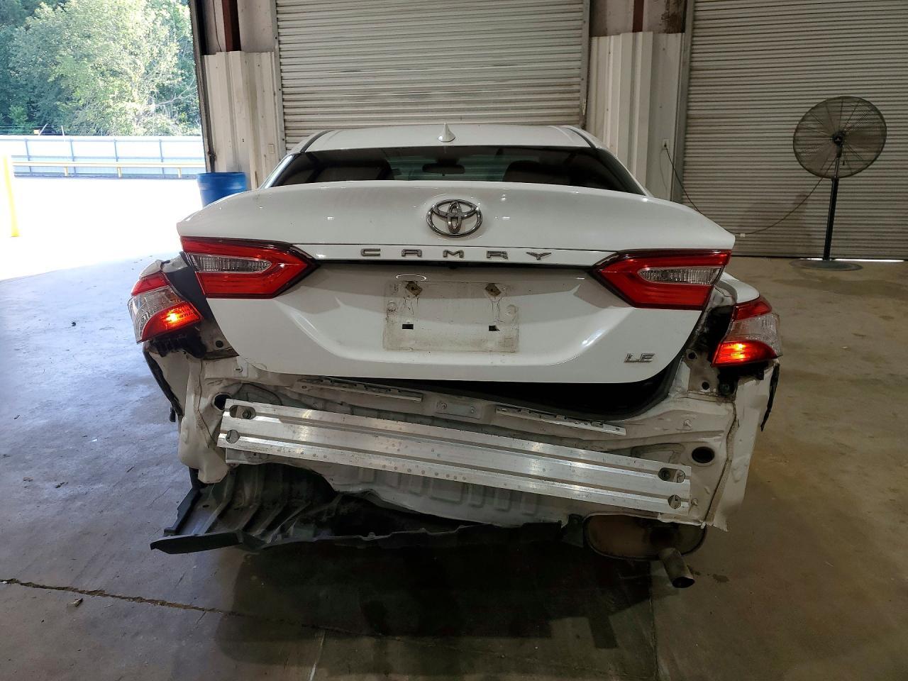 2020 Toyota Camry Le - zdjęcie 6