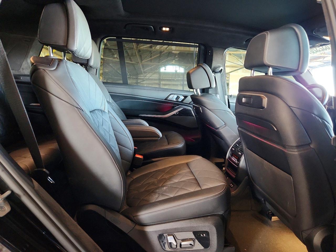 2023 BMW X7 xDrive40I - zdjęcie 11