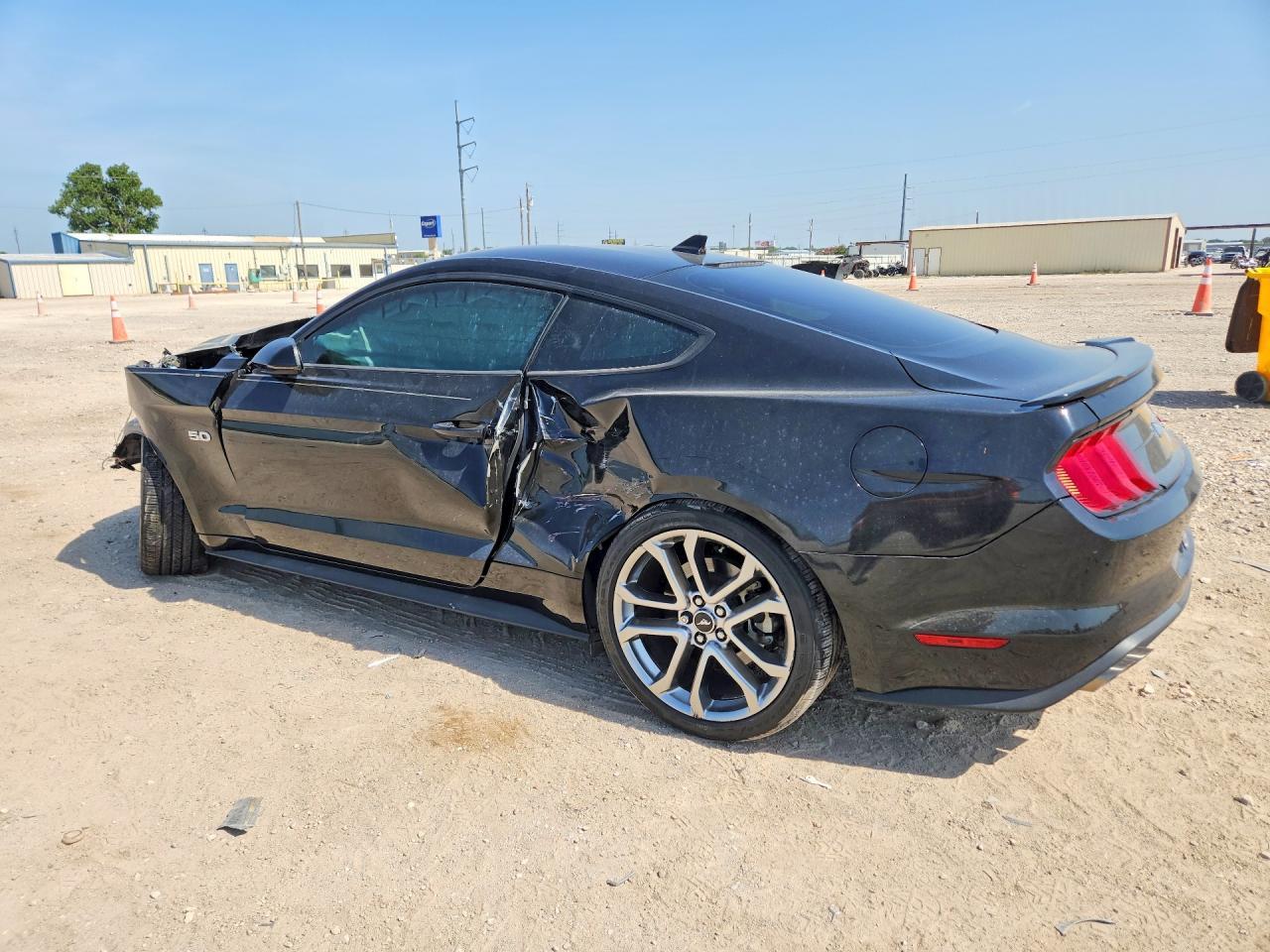 2020 Ford Mustang Gt - zdjęcie 2
