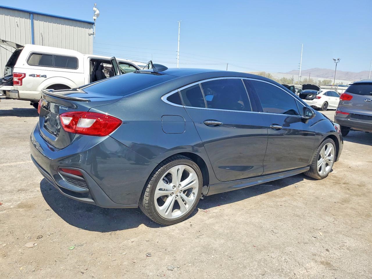 2018 Chevrolet Cruze Premier - zdjęcie 3