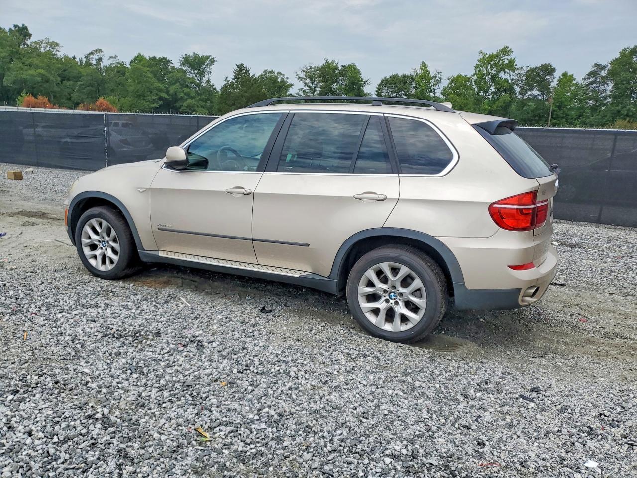 2013 BMW X5 xDrive35I - zdjęcie 2