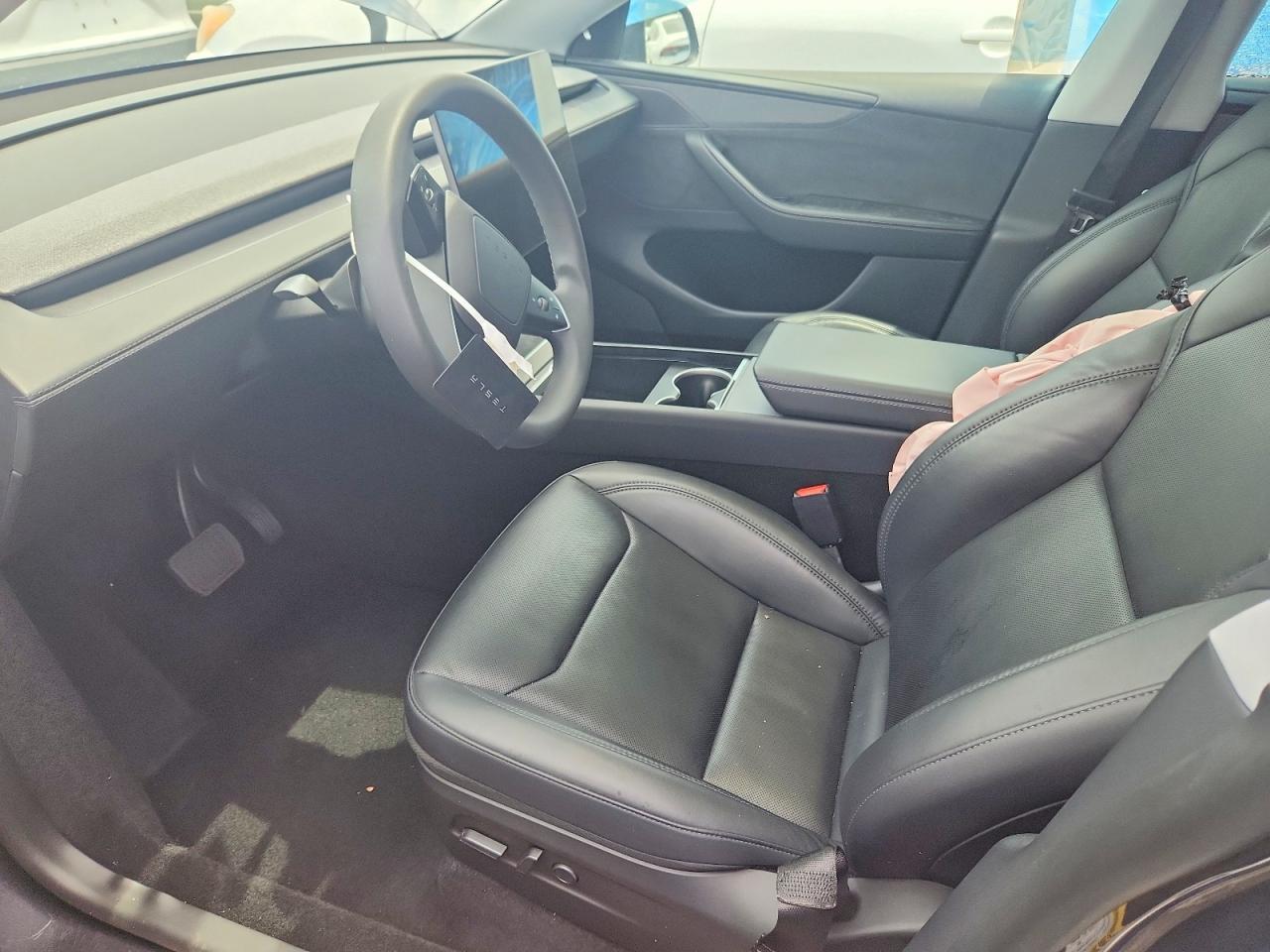 2026 Tesla Model Y - zdjęcie 7