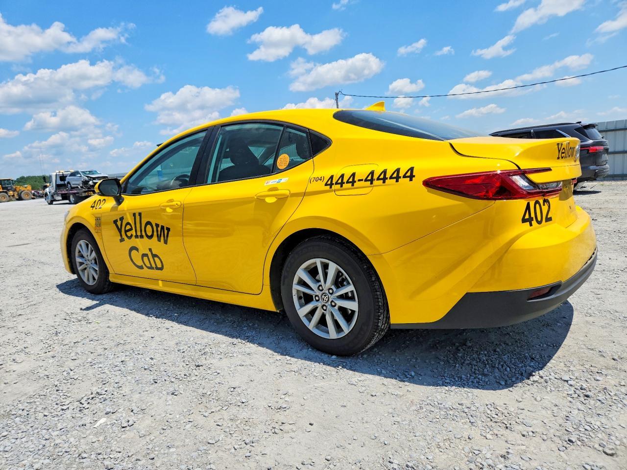 2026 Toyota Camry Le - zdjęcie 2