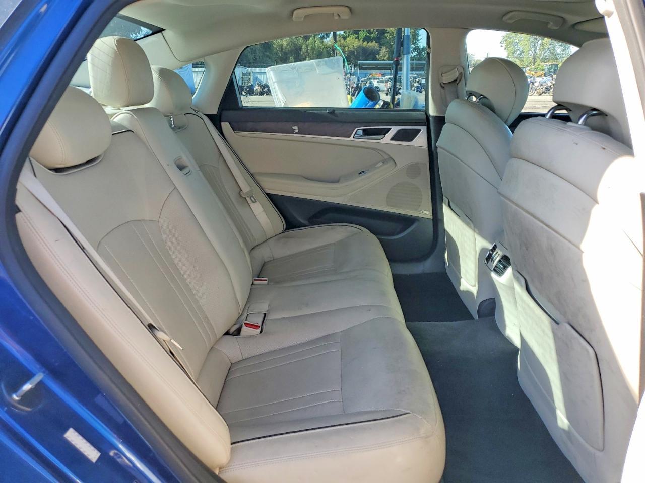 2015 Hyundai Genesis 3.8L - zdjęcie 10