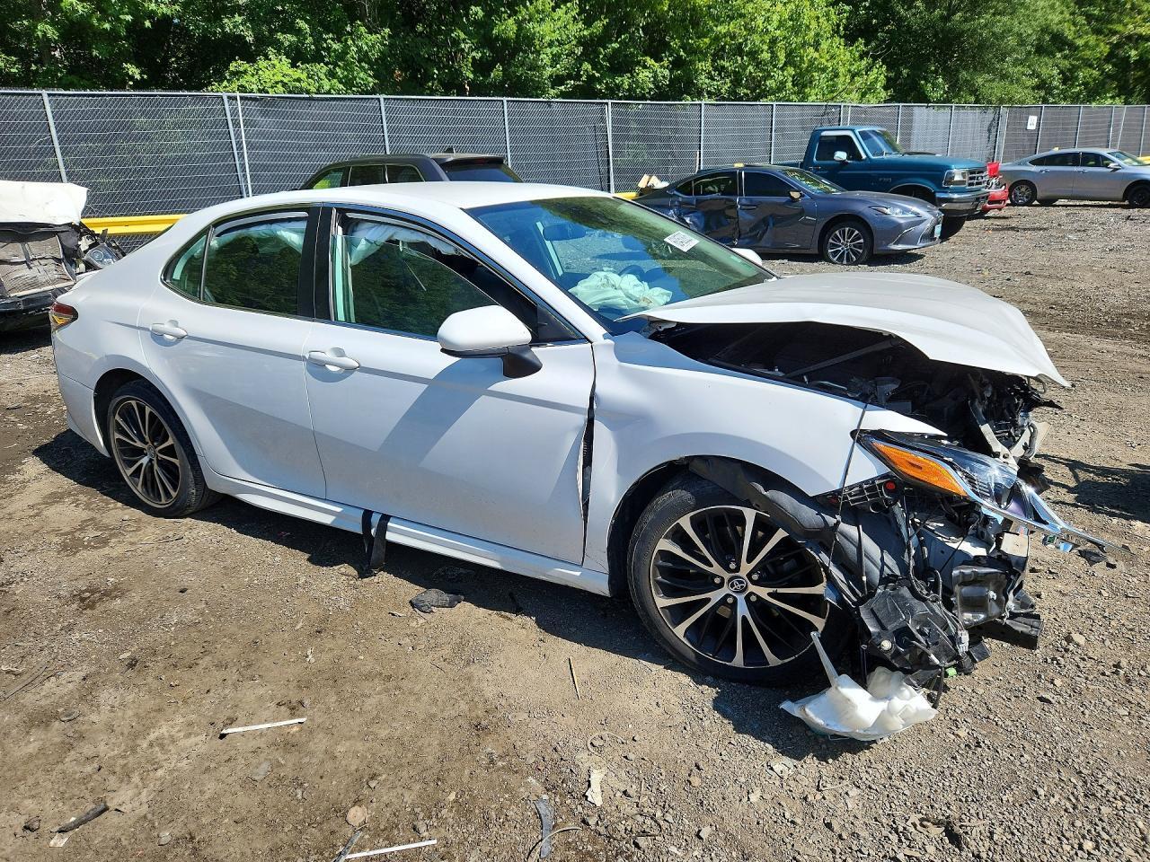 2020 Toyota Camry Se - zdjęcie 4