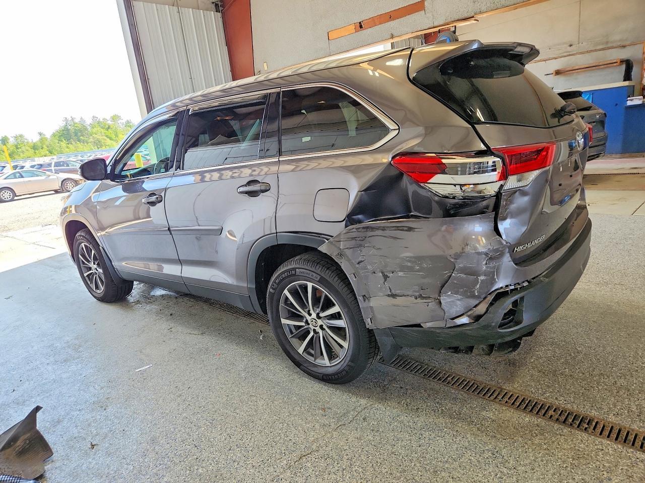 2019 Toyota Highlander Xle - zdjęcie 2