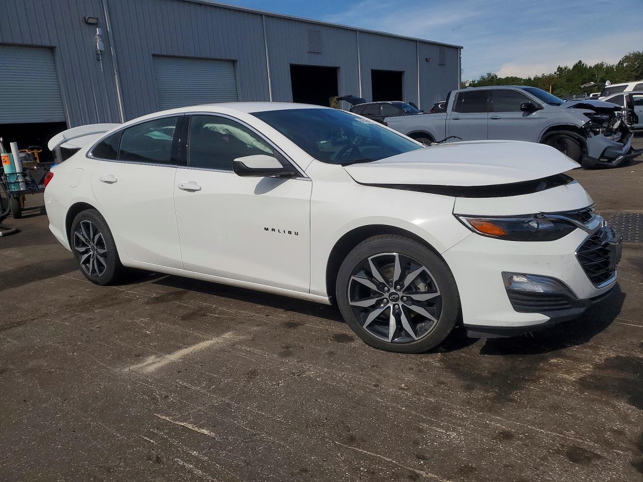 2025 Chevrolet Malibu Rs - zdjęcie 4
