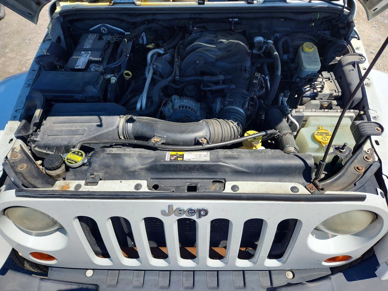 2013 Jeep Wrangler Unlimited Sahara - zdjęcie 11