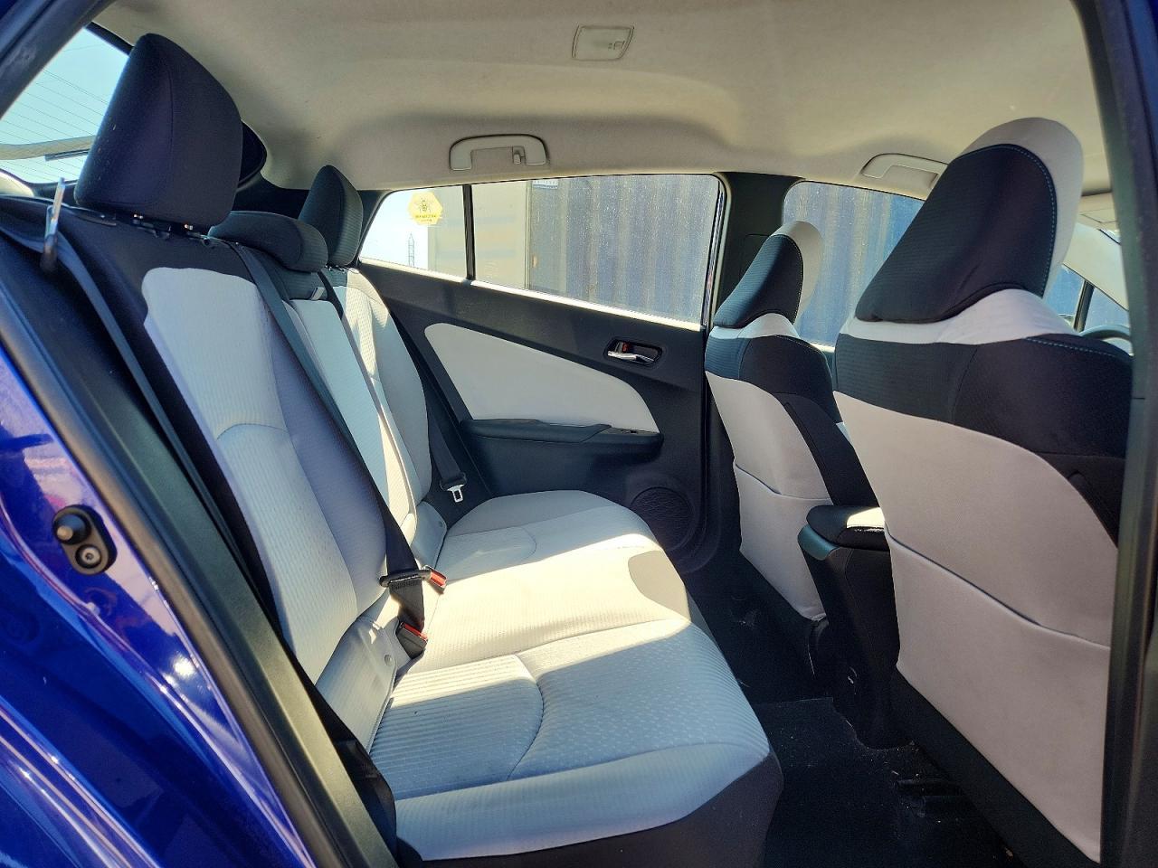 2016 Toyota Prius Two - zdjęcie 10