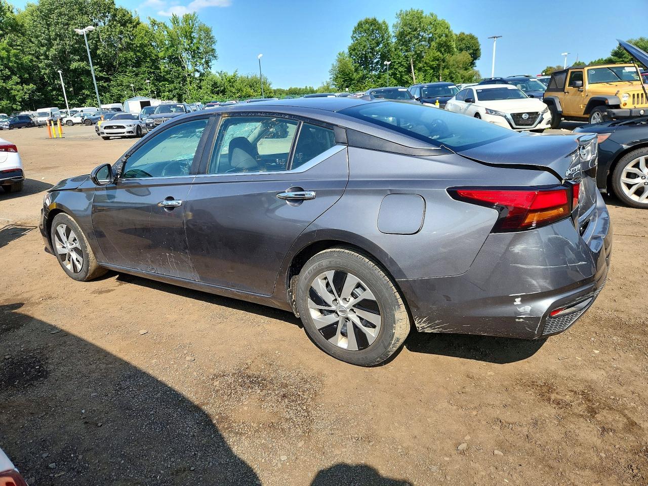 2019 Nissan Altima S - zdjęcie 2