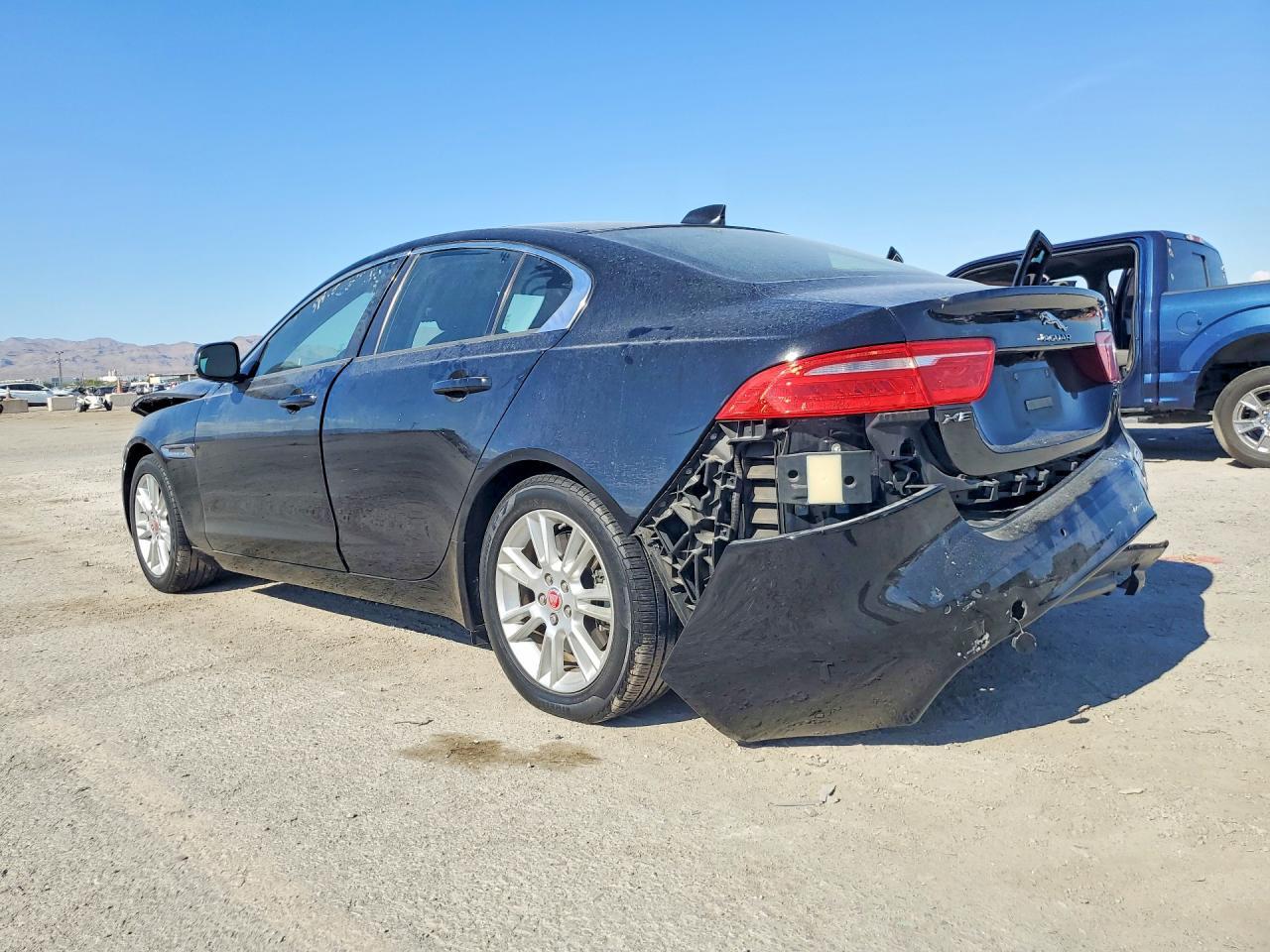 2017 Jaguar Xe Premium - zdjęcie 2