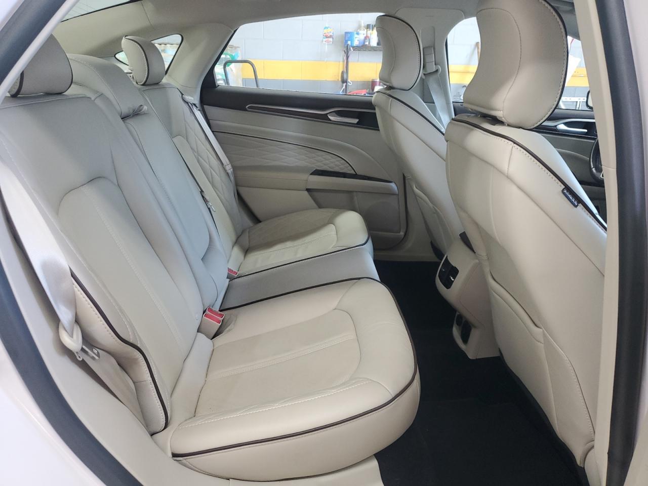 2017 Ford Fusion Titanium Hev - zdjęcie 10