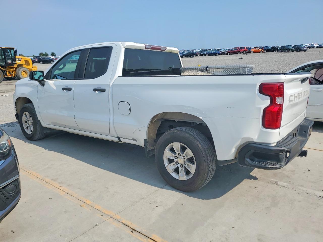2020 Chevrolet Silverado C1500 - zdjęcie 2