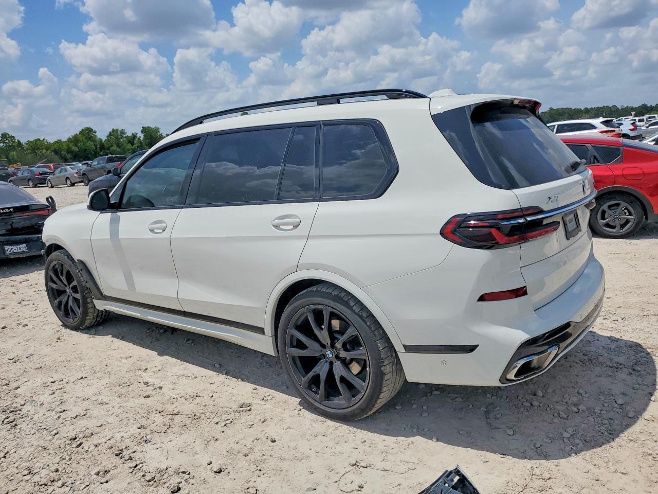 2024 BMW X7 xDrive40I - zdjęcie 2