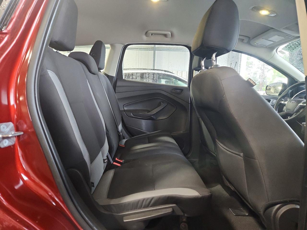 2014 Ford Escape S - zdjęcie 10