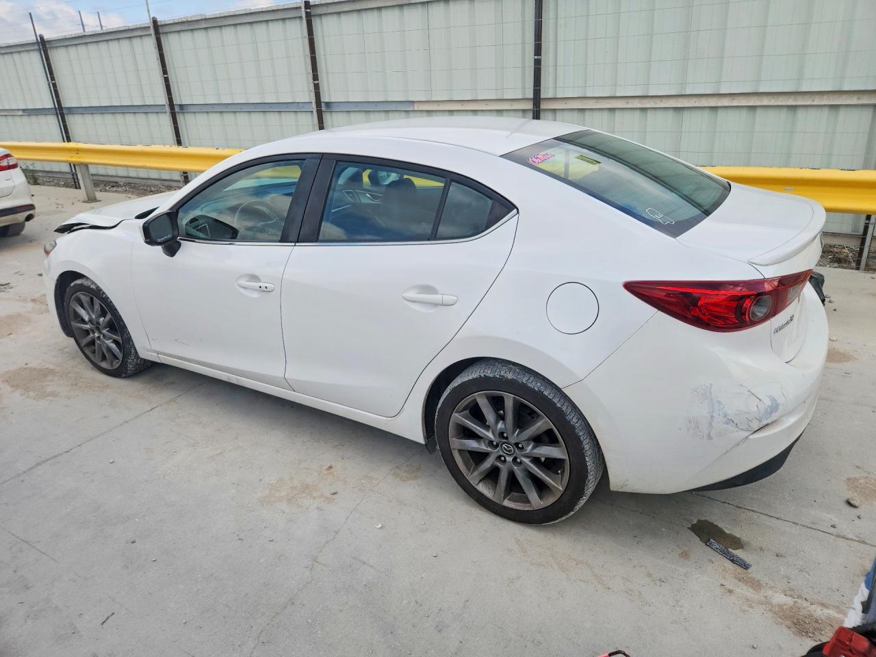 2018 Mazda 3 Touring - zdjęcie 2