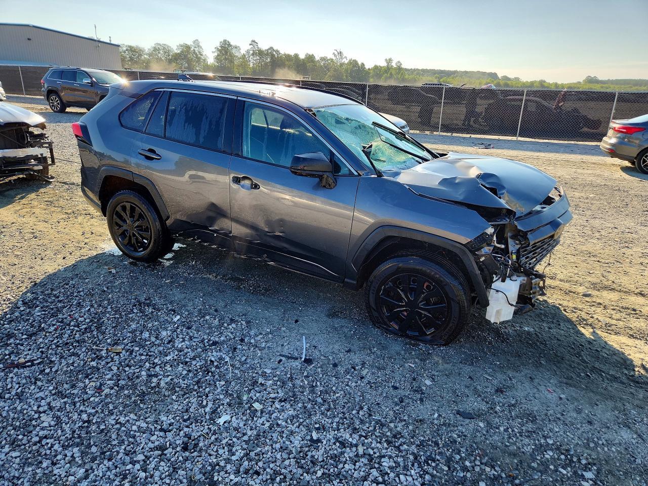 2020 Toyota Rav4 Le - zdjęcie 4