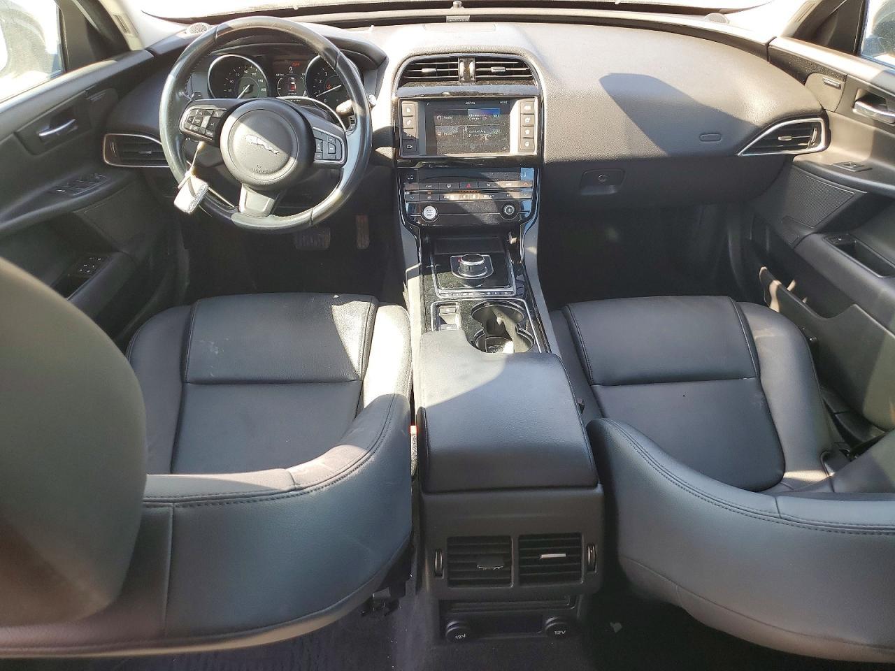 2017 Jaguar Xe Premium - zdjęcie 8