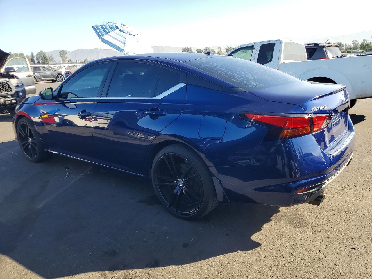 2019 Nissan Altima Sr - zdjęcie 2