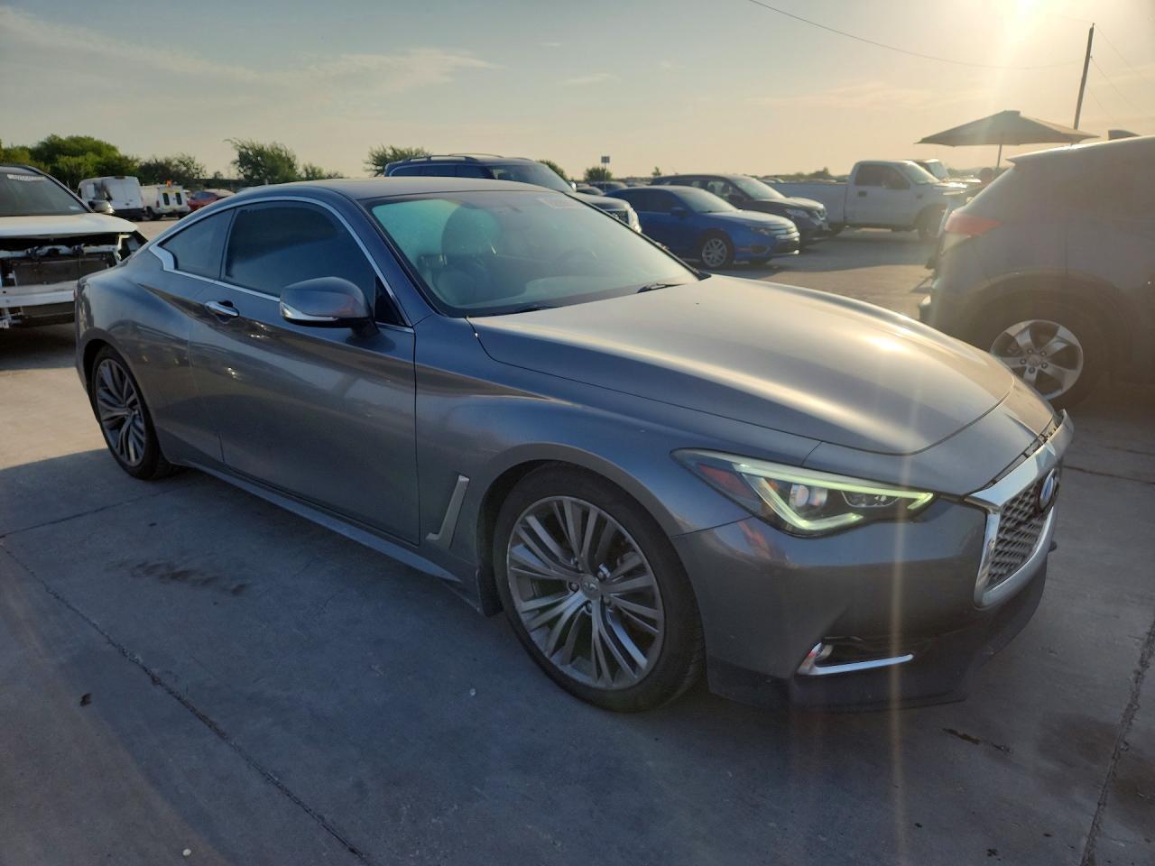 2018 Infiniti Q60 Luxe - zdjęcie 4