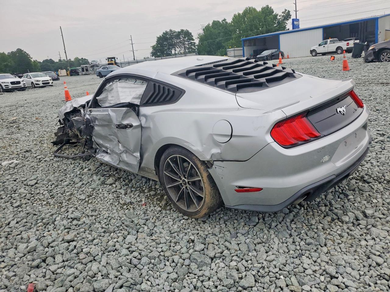 2019 Ford Mustang - zdjęcie 2