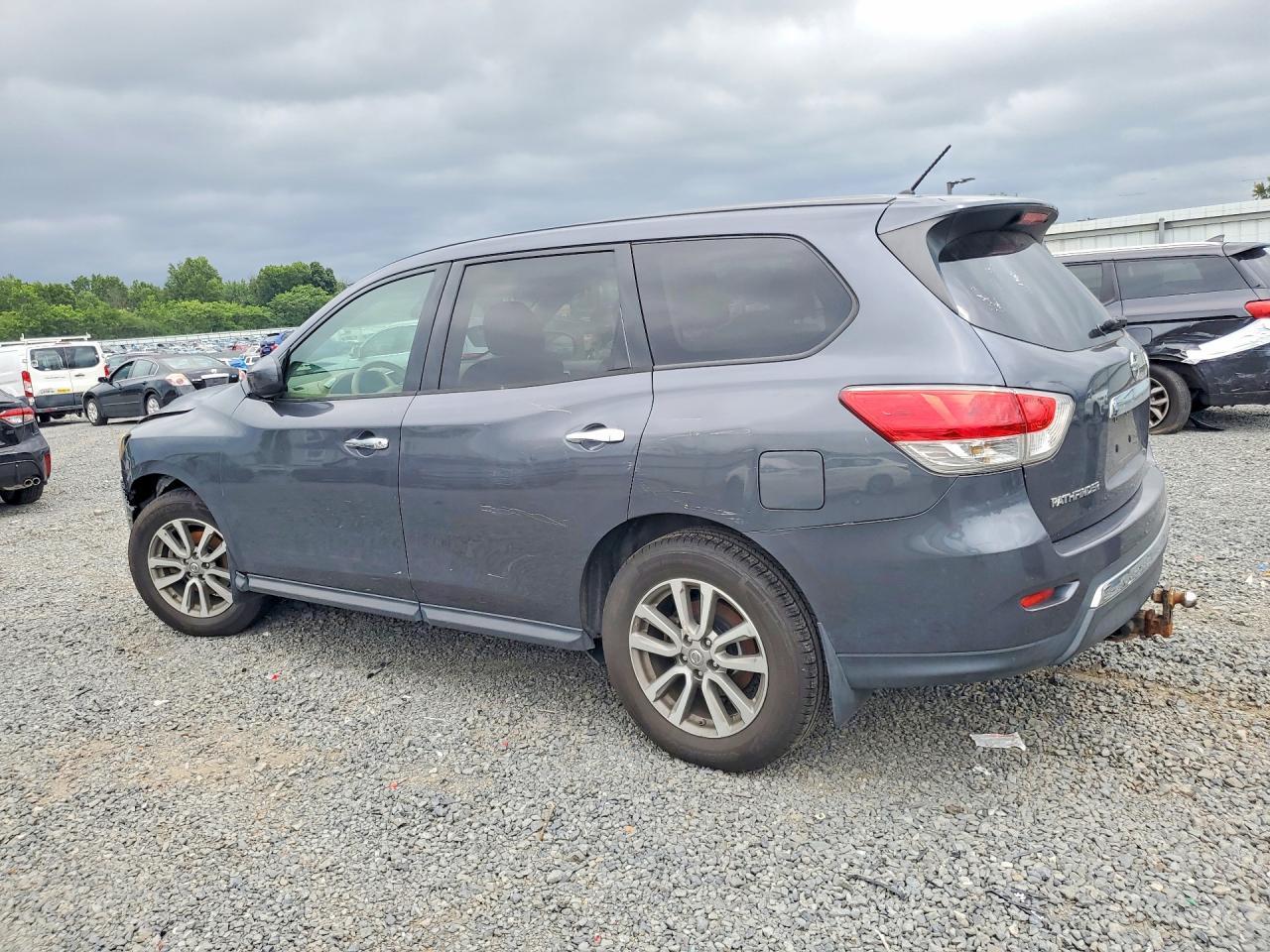 2014 Nissan Pathfinder S - zdjęcie 2