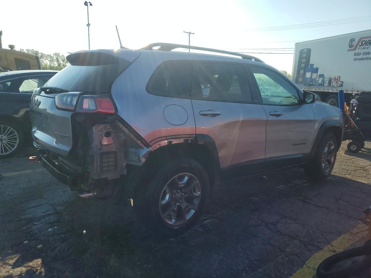 2019 Jeep Cherokee Trailhawk - zdjęcie 3