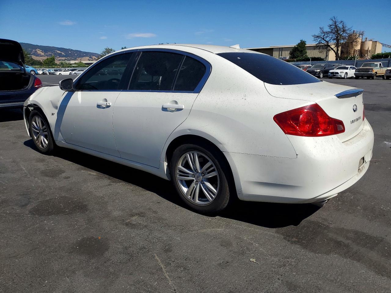 2015 Infiniti Q40 Base - zdjęcie 2