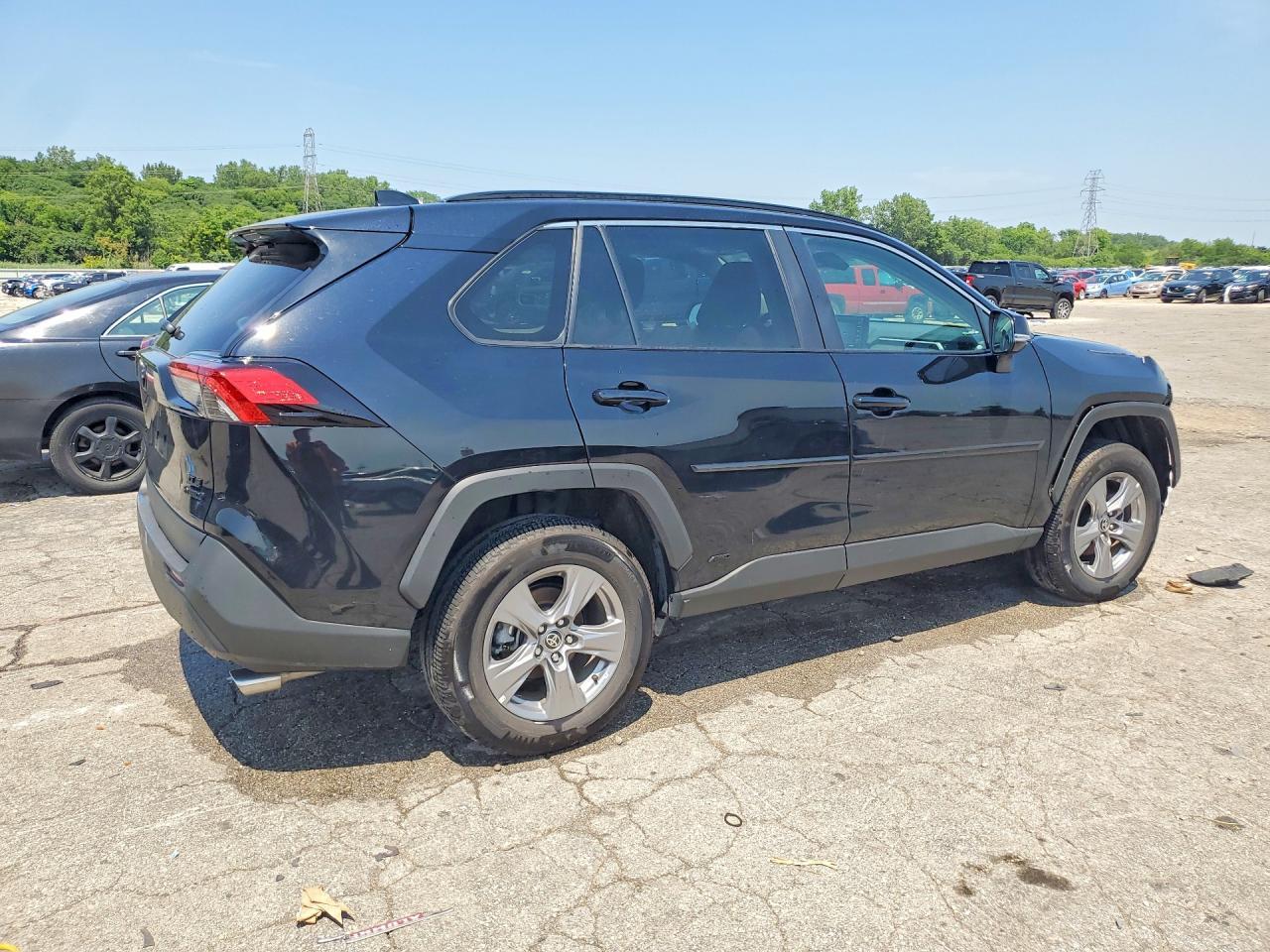 2022 Toyota Rav4 Xle - zdjęcie 3