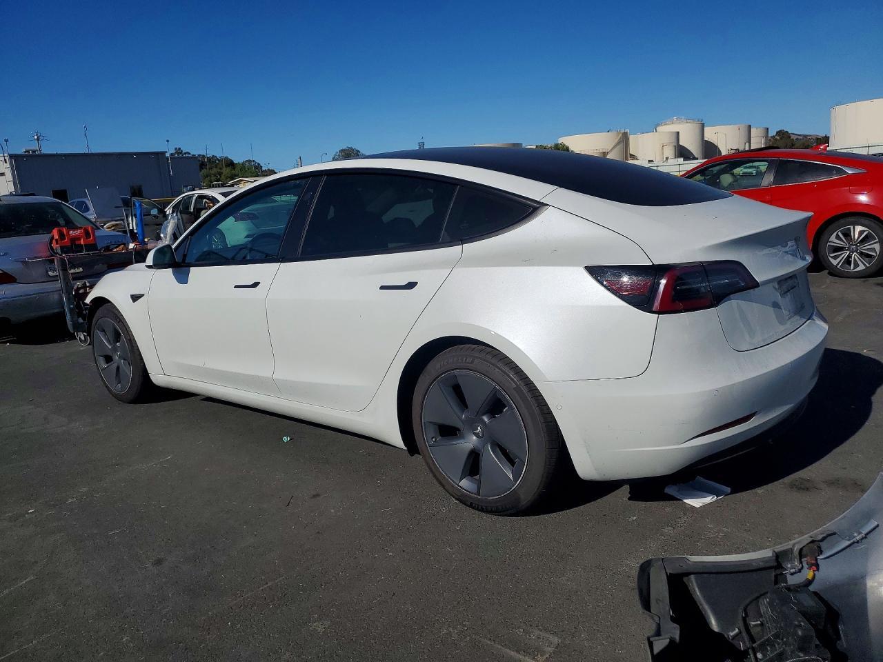 2021 Tesla Model 3 - zdjęcie 2